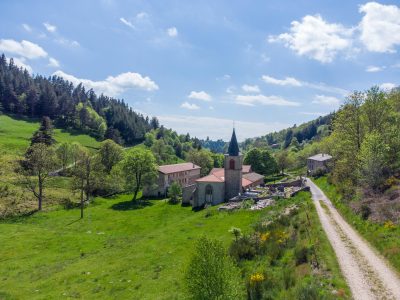 velay-rando-services-Parking-randonneurs-saint-régis-le-puy-en-velay-chemin